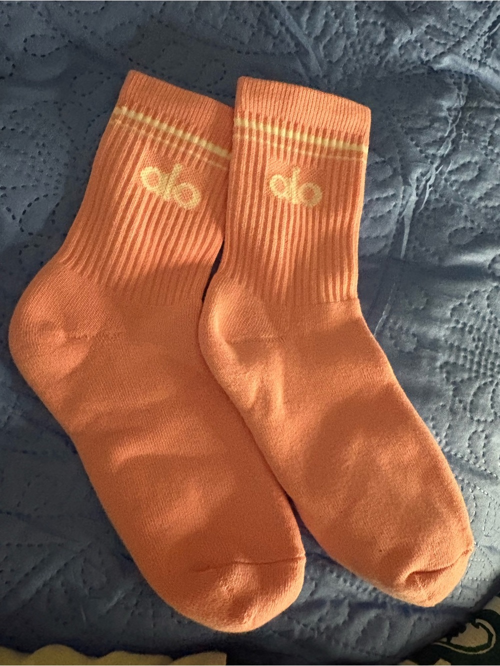 Alo Pink Crew Socks with Logo Detail authentic